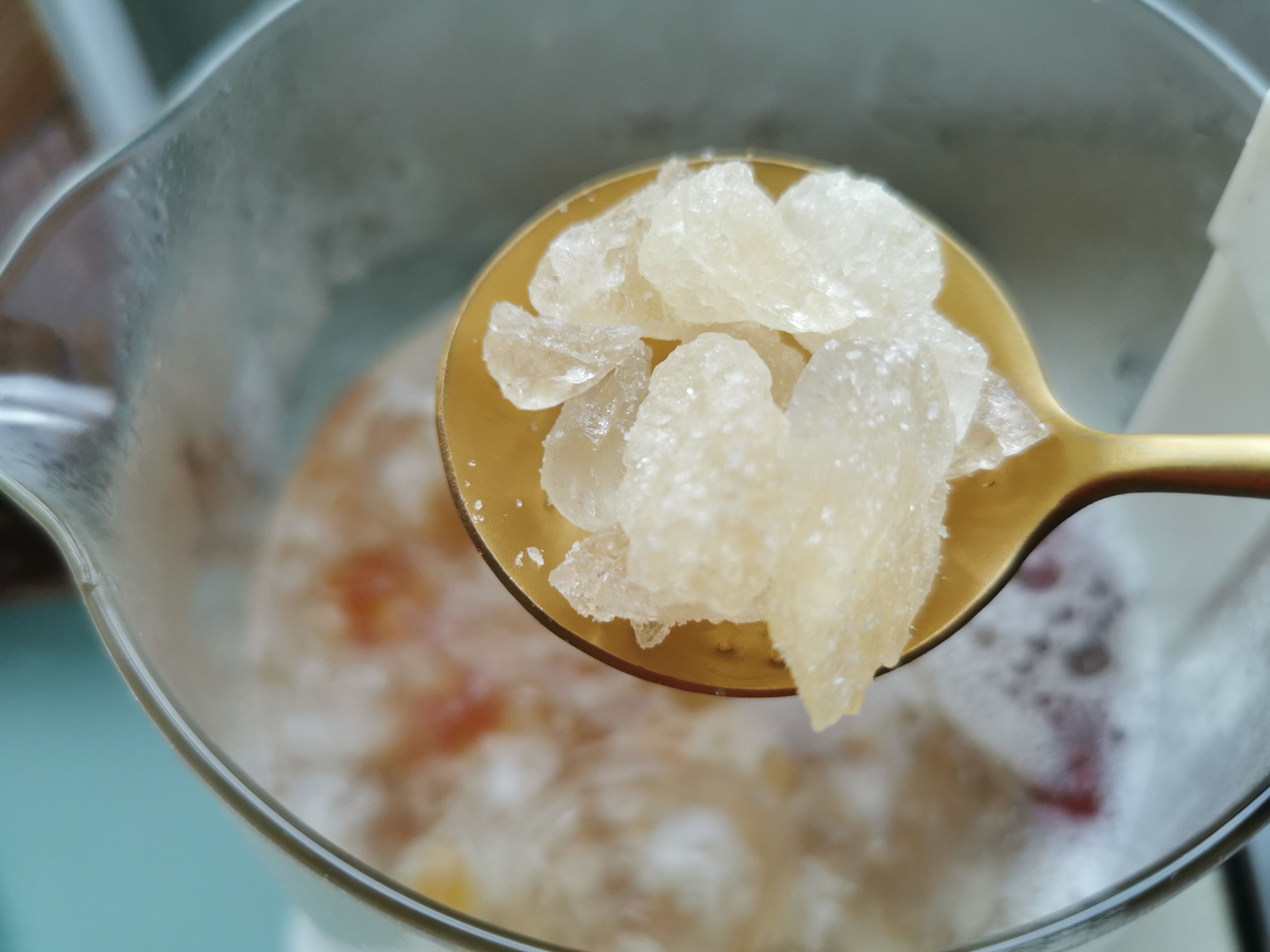 桃胶雪燕银耳红枣羹的做法步骤:7