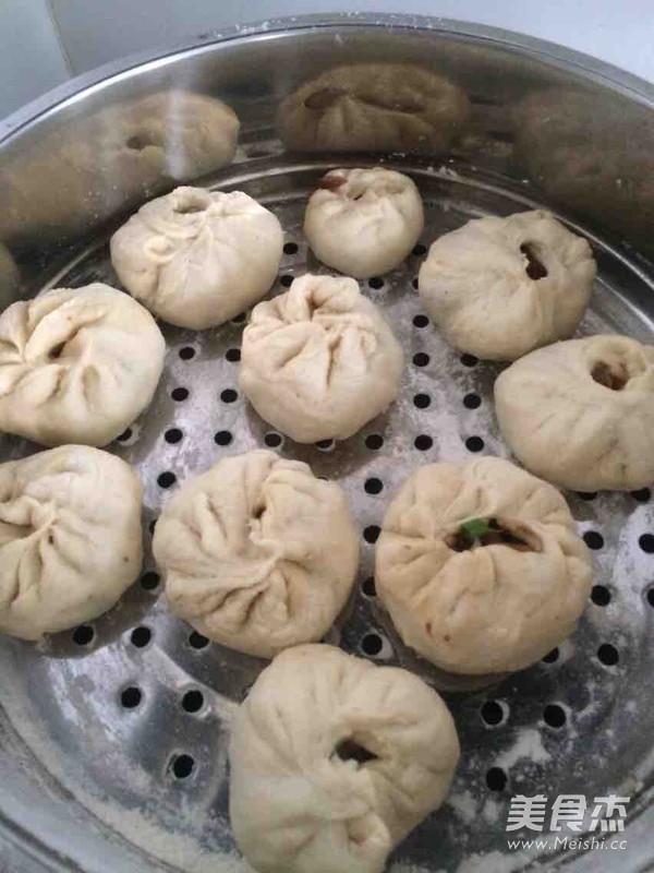 蔬菜鲜肉包的做法步骤:7