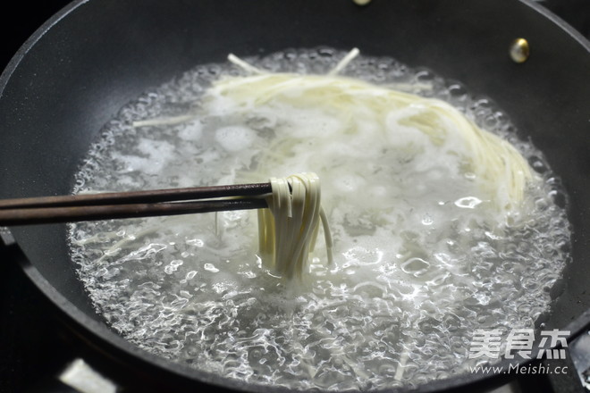 酱油鸡面-过年必吃吉祥面的做法步骤：8