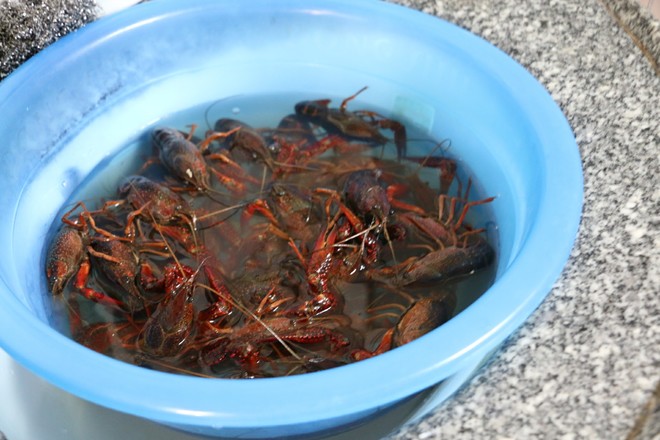 麻辣小龙虾的做法步骤：1