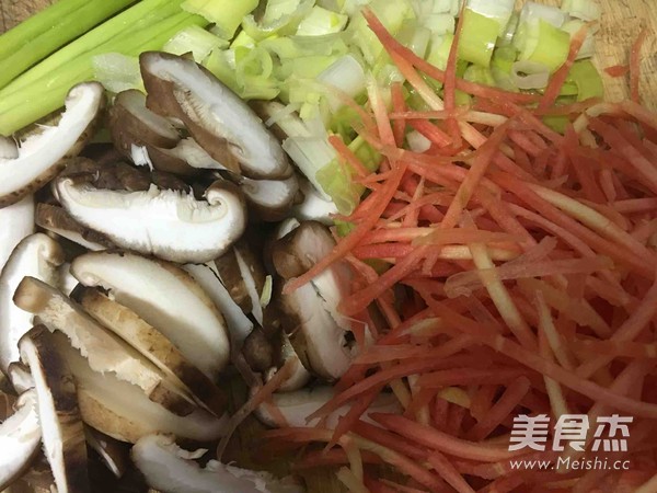 素炒莜面鱼鱼的做法步骤：4