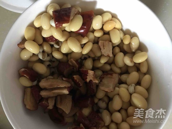 料理机制作红豆薏米豆浆的做法步骤：1