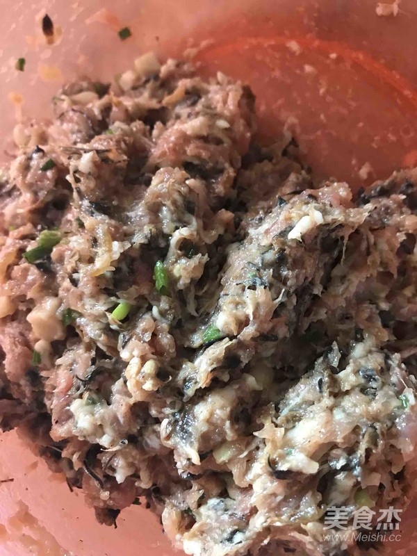 槐花猪肉包的做法步骤:6
