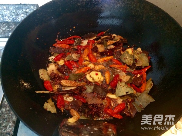 〔湘菜〕爆香麻辣牛肉的做法步骤：7