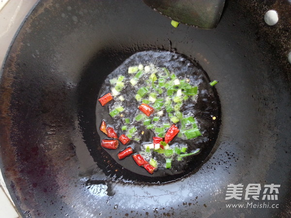 芹菜炒豆皮的做法步骤：4