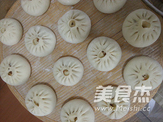 白菜猪肉包子的做法步骤：12