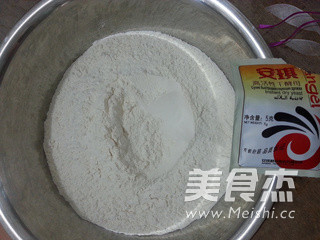 白菜猪肉包子的做法步骤：1