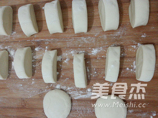 白菜猪肉包子的做法步骤：9