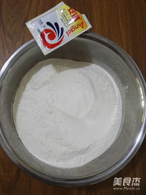 南瓜粉条包子的做法步骤：1