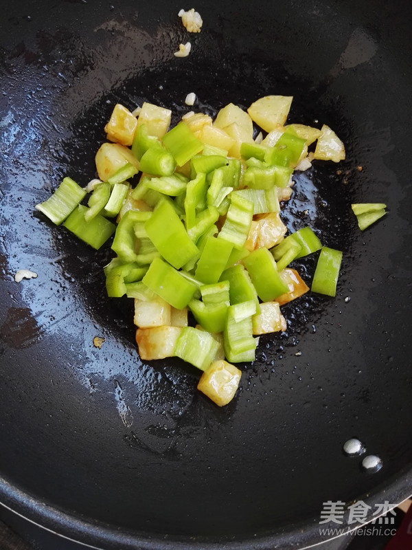 芒果青椒炒土豆的做法步骤：8