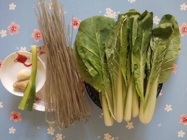 小白菜炖粉条的做法步骤：1