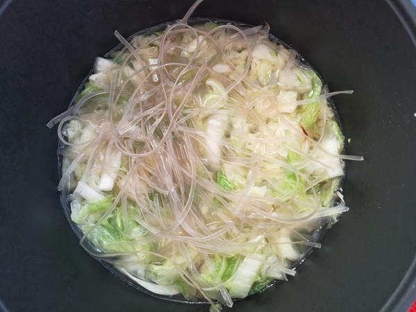 虾仁白菜炖粉条的做法步骤:8