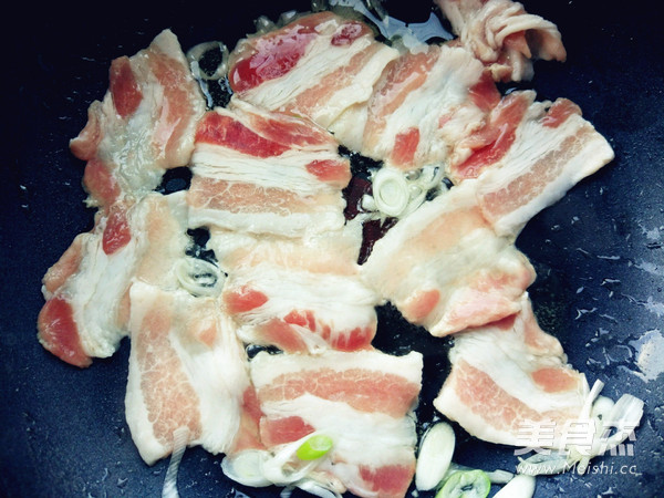 辣白菜炒五花肉樱花味道的做法步骤:3