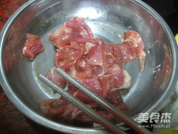 胡萝卜丝炒洋葱的做法步骤:3