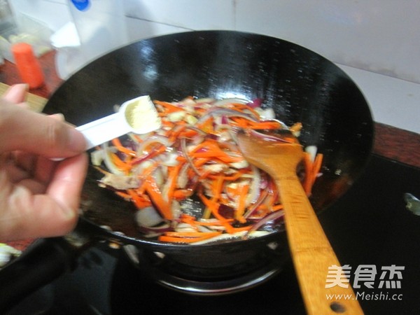 胡萝卜丝炒洋葱的做法步骤:10