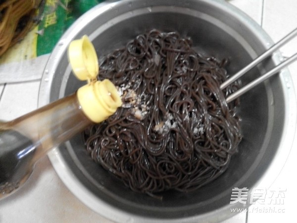 凉拌蕨根粉的做法步骤：6