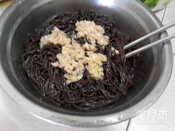 凉拌蕨根粉的做法步骤：8