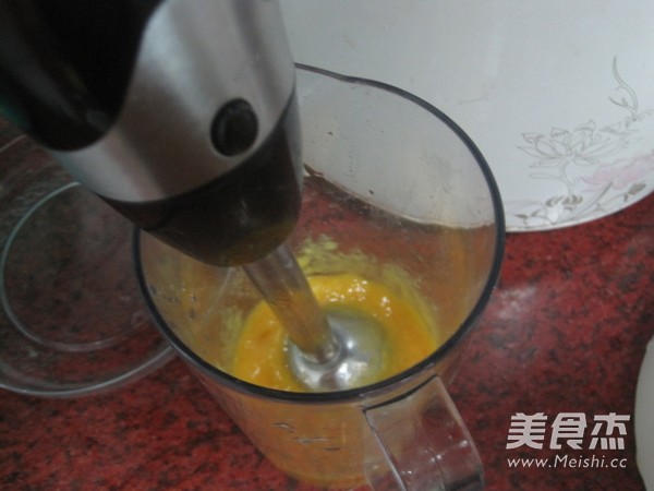 6寸芒果慕斯蛋糕的做法步骤:3