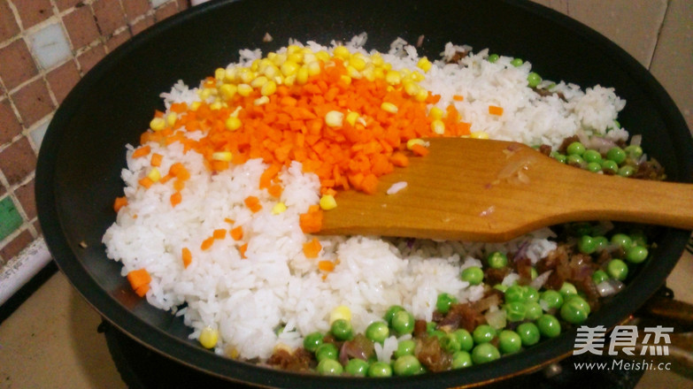 腊肠咖喱炒饭的做法步骤:6