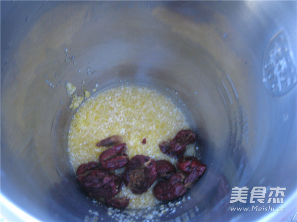 大枣玉米渣糊的做法步骤:4