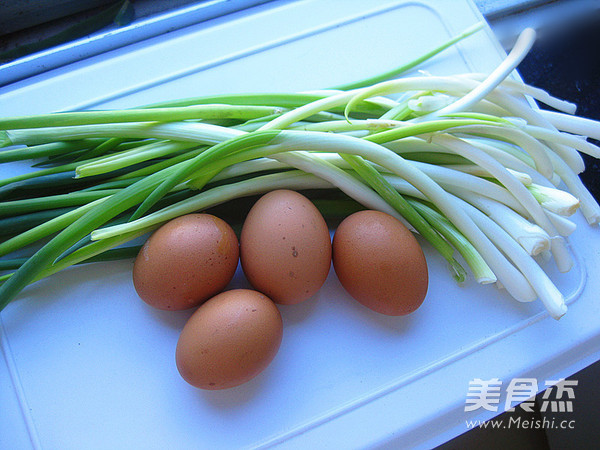 小葱炒鸡蛋的做法步骤:1