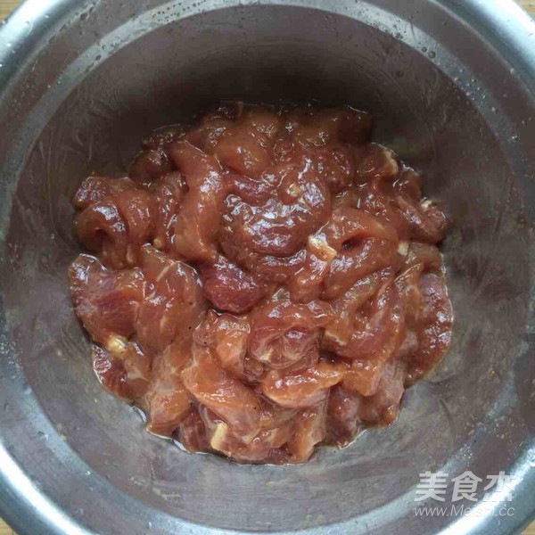 青椒榨菜炒肉丝的做法步骤:2