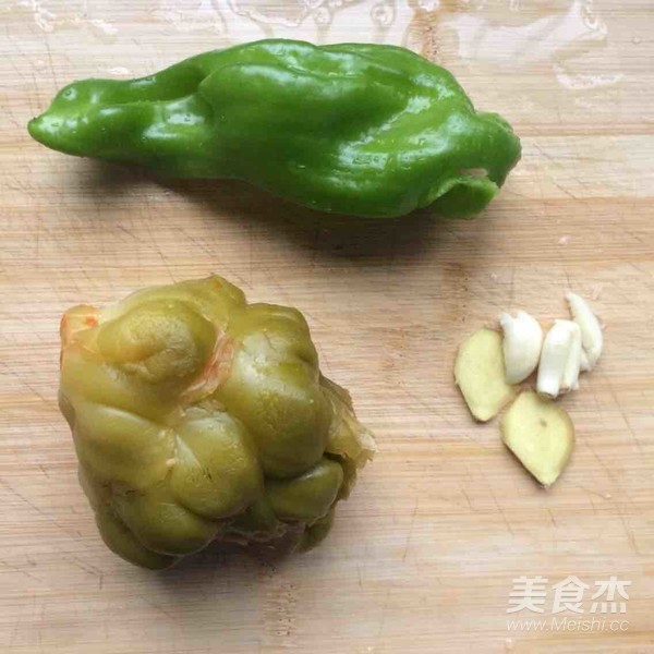 青椒榨菜炒肉丝的做法步骤:3