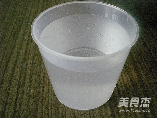 拌自己做的筋道面皮的做法步骤:2
