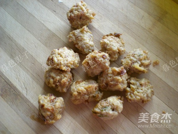 白菜木耳烩丸子的做法步骤:3