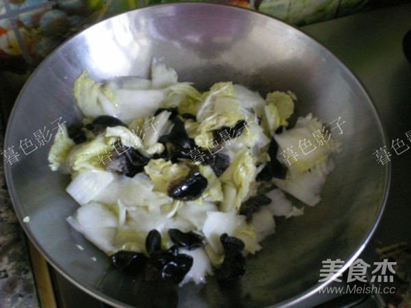 白菜木耳烩丸子的做法步骤:5