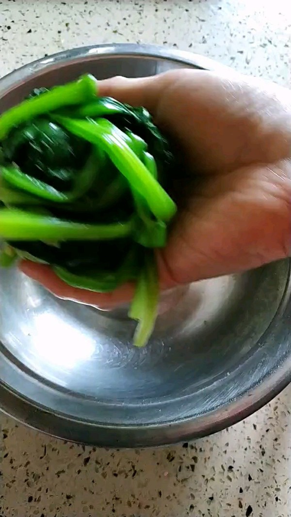 无油酸爽菠菜粉丝的做法步骤：2