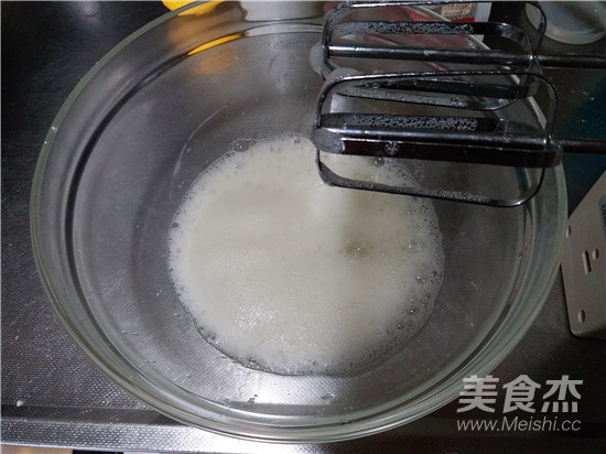 抹茶红豆肉松蛋糕卷的做法步骤：7