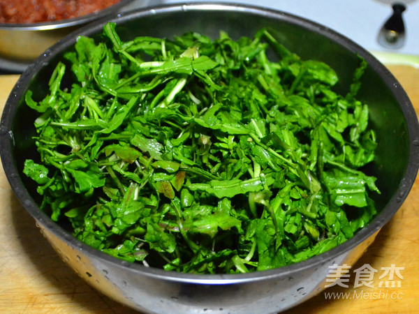 初春打牙祭-荠菜鲜肉馄饨的做法步骤：2