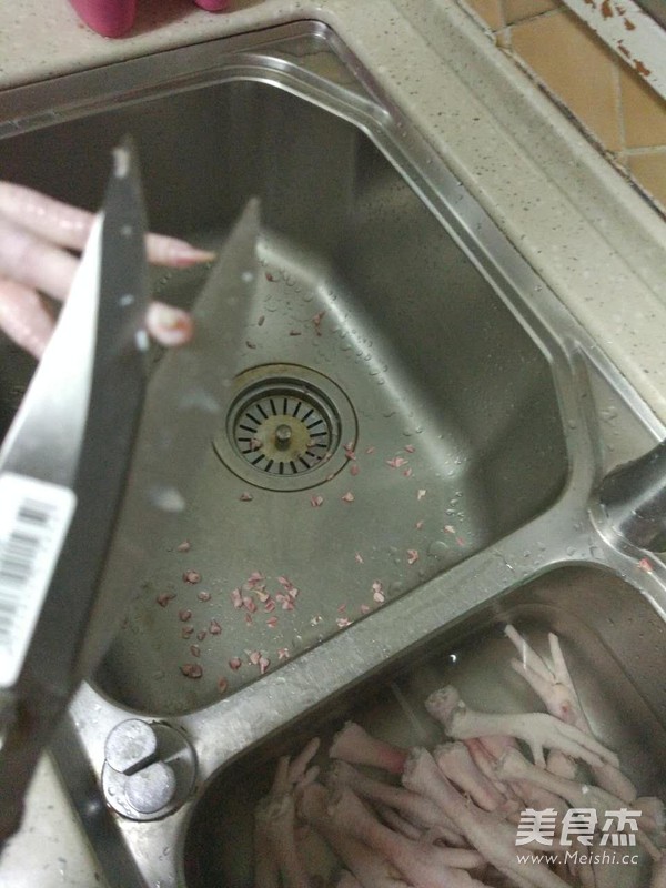 酱香鸡爪的做法步骤：1