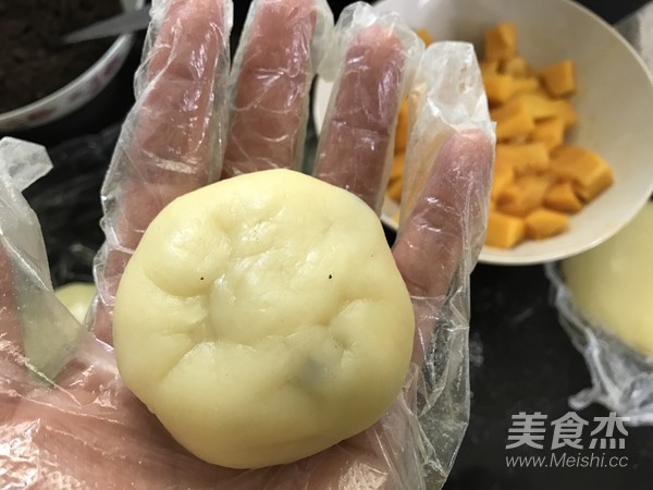 奥利奥芒果雪媚娘的做法步骤:11