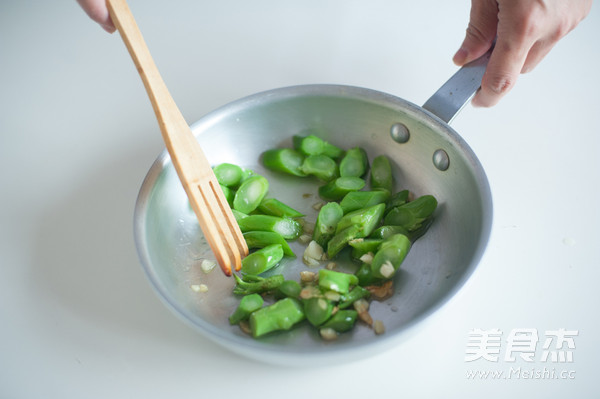 拌饭酱鲮鱼炒芥菜的做法步骤：2