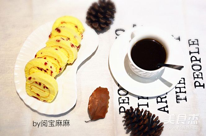 蔓越莓戚风蛋糕卷的做法步骤：20