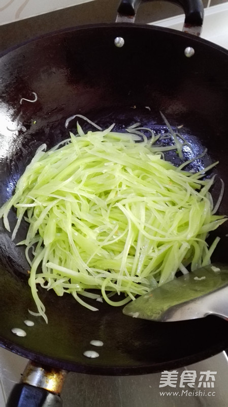 清炒莴苣丝的做法步骤:5
