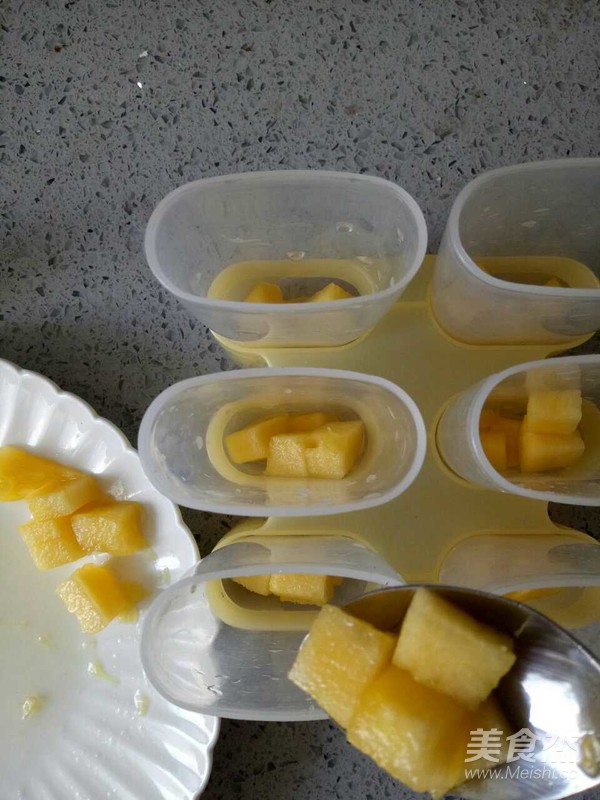 菠萝酸奶冰糕的做法步骤:7