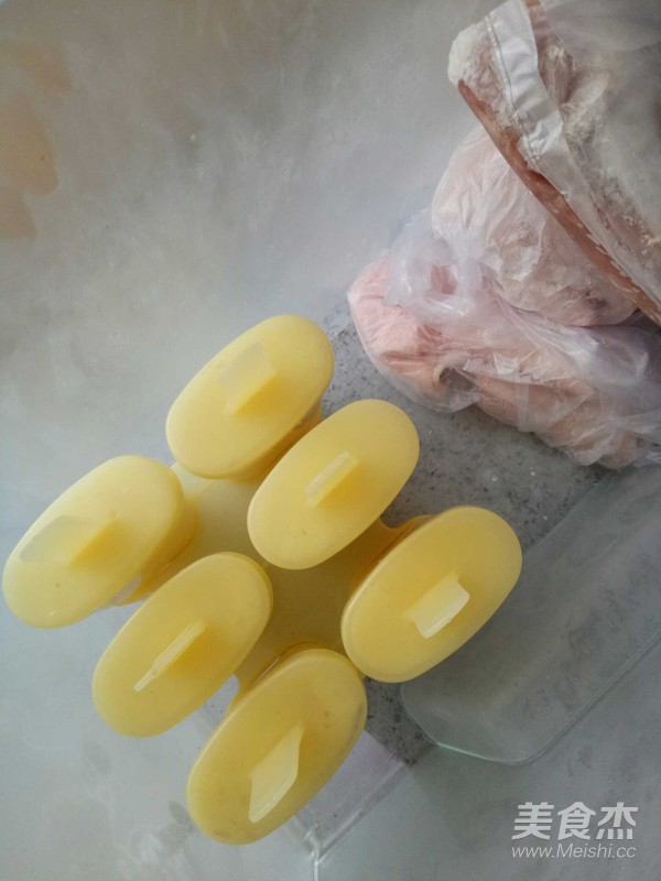 菠萝酸奶冰糕的做法步骤:10