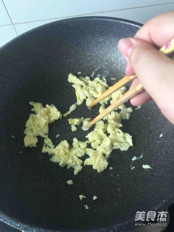 五彩炒饭的做法步骤:3