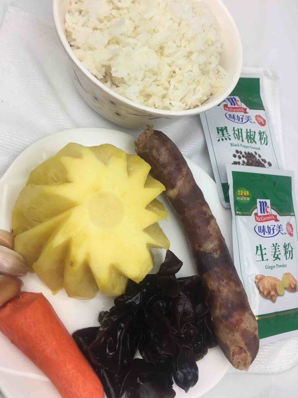菠萝炒饭的做法步骤：1