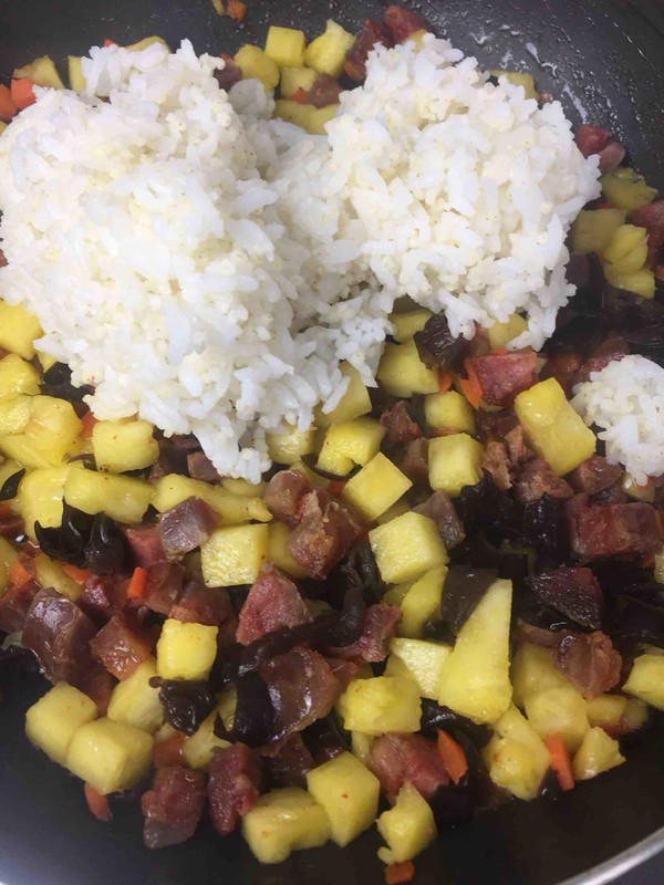 菠萝炒饭的做法步骤:7