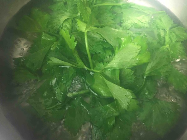 芹菜叶鸡蛋小麦粉饼的做法步骤:3