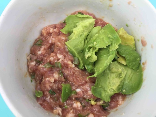 牛油果猪肉馅饺子的做法步骤：7