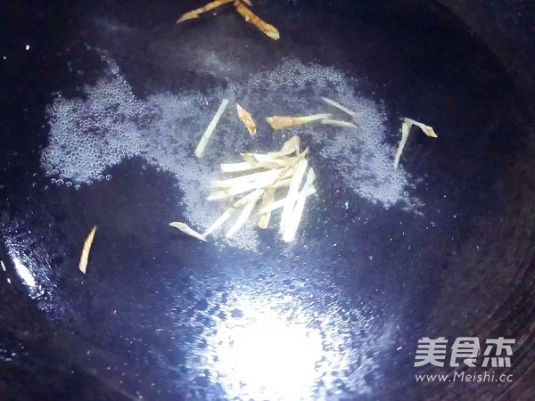 蛤蜊鲜虾面的做法步骤：3