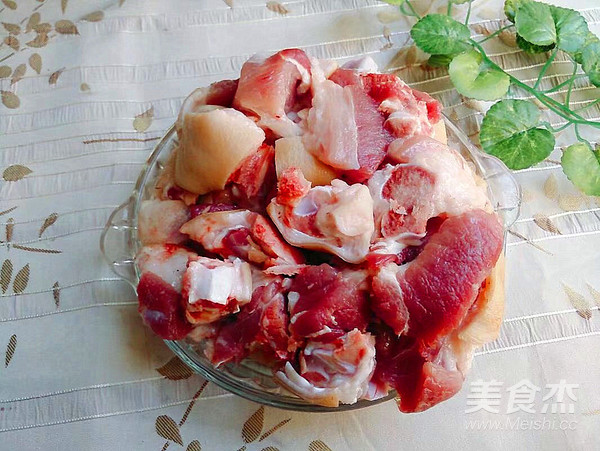 柠檬烧猪蹄的做法步骤：1