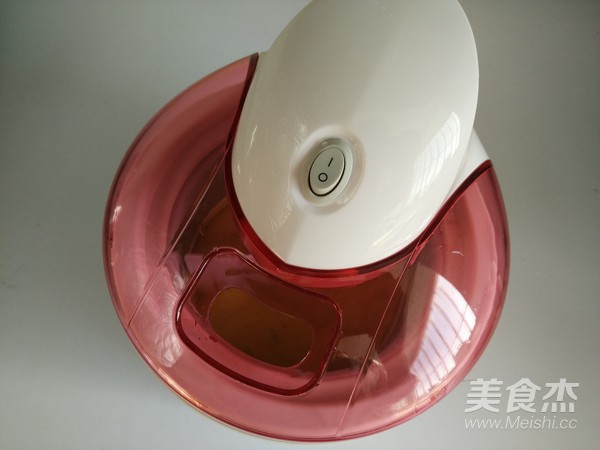 热带水果牛奶冰淇淋的做法步骤:10