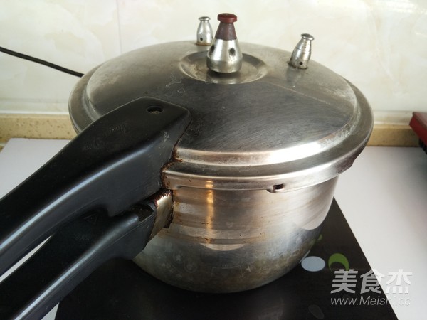 内有乾坤(猪肚乳鸽汤)的做法步骤:12