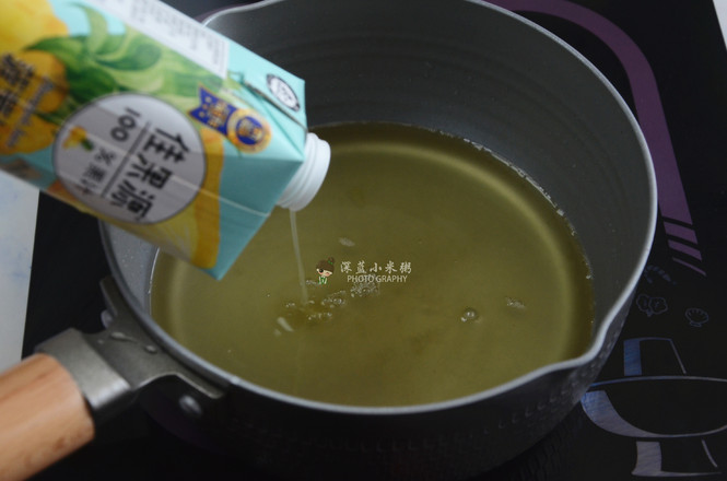 菠萝味棒棒糖的做法步骤:3